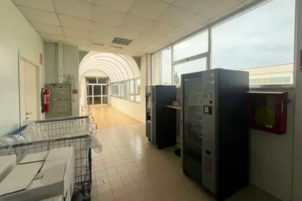#2639921 Edificio artigianale con uffici e cortile esclusivo