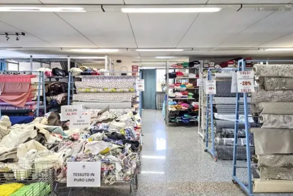 #2537065 Edificio commerciale e azienda di tessuti
