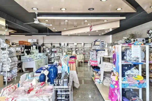 #2537065 Edificio commerciale e azienda di tessuti
