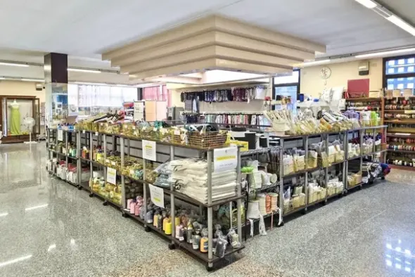 #2537065 Edificio commerciale e azienda di tessuti