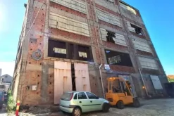 #24600 Edificio industriale con terreno di pertinenza