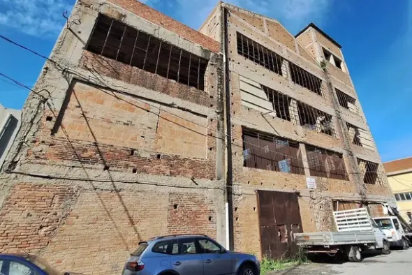 #24600 Edificio industriale con terreno di pertinenza