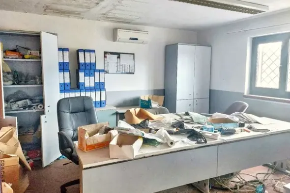 #2519020 Edificio logistico con uffici e cortile privato