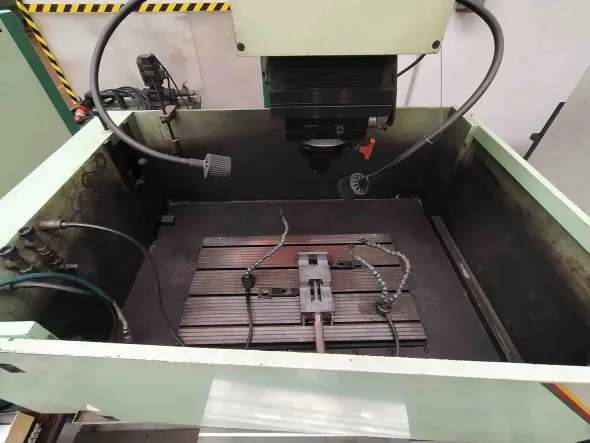 Elettroerosione a CNC CDM Rovella HYDRA