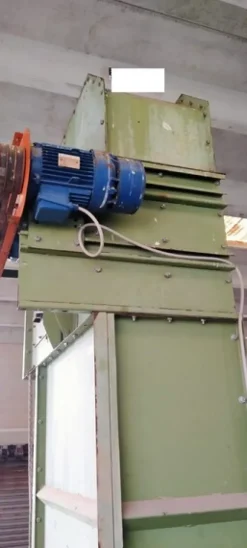 3#6923 Elevatore verticale Bevini