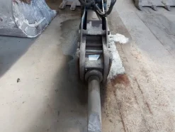 12#5665 Escavatore cingolato Caterpillar e martello demolitore Krupp