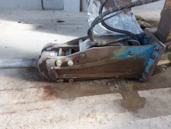12#5665 Escavatore cingolato Caterpillar e martello demolitore Krupp