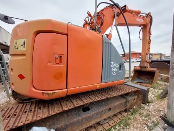 2#6884 Escavatore cingolato Hitachi ZX135US