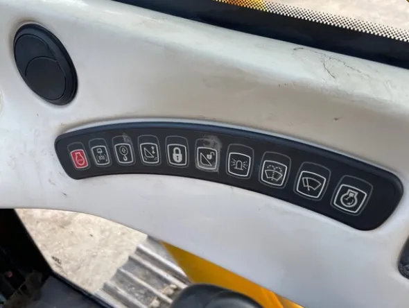 2#7113 Escavatore cingolato JCB