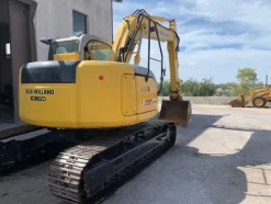7#8237 Escavatore cingolato New Holland E135
