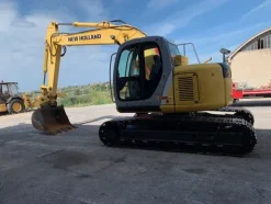 7#8237 Escavatore cingolato New Holland E135