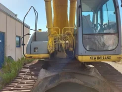 24#5562 Escavatore cingolato New Holland