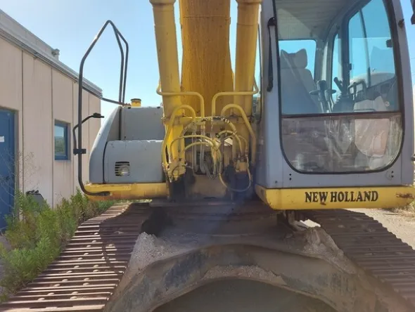 24#5562 Escavatore cingolato New Holland