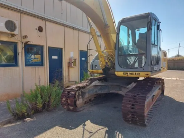 24#5562 Escavatore cingolato New Holland