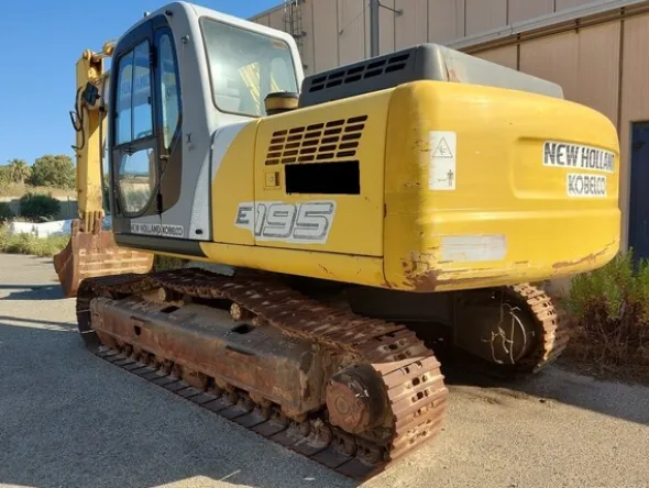 24#5562 Escavatore cingolato New Holland