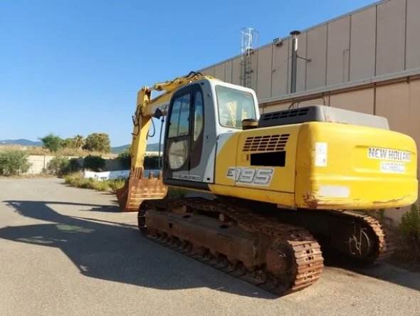 24#5562 Escavatore cingolato New Holland