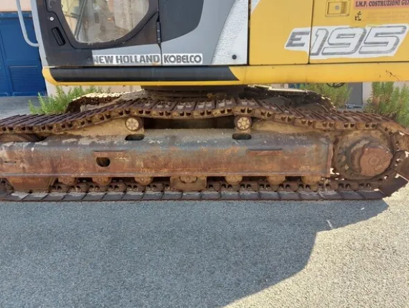 24#5562 Escavatore cingolato New Holland