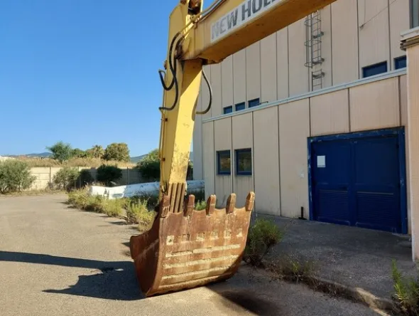 24#5562 Escavatore cingolato New Holland