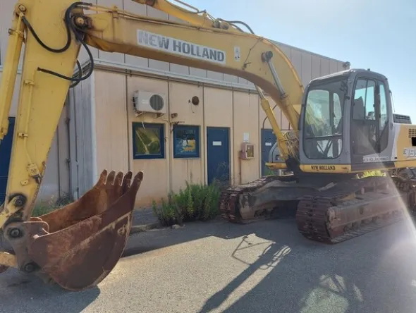 24#5562 Escavatore cingolato New Holland
