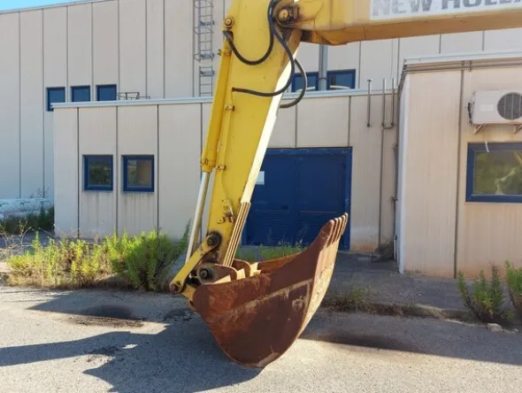 24#5562 Escavatore cingolato New Holland