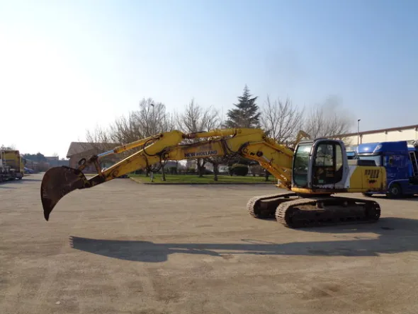 25#5085 Escavatore cingolato New Holland