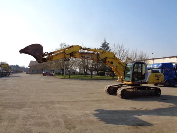 25#5085 Escavatore cingolato New Holland