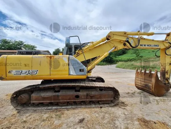 2#9577 Escavatore New Holland E245