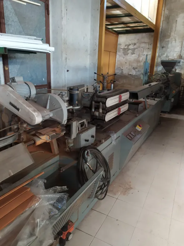Estrusore per tapparelle PVC
