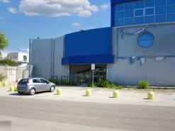 #21854 Fabbricato commerciale con ampi spazi di vendita