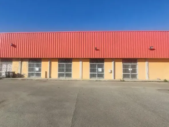 #24988 Fabbricato commerciale su due livelli