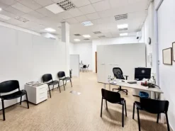 #23005 Fabbricato con unità direzionali, commerciali e residenziali