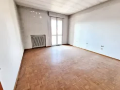 #23005 Fabbricato con unità direzionali, commerciali e residenziali