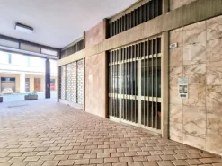 #23005 Fabbricato con unità direzionali, commerciali e residenziali