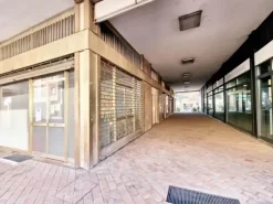 #23005 Fabbricato con unità direzionali, commerciali e residenziali