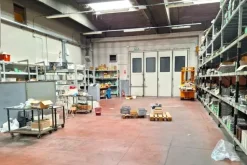 #2638342 Fabbricato industriale con cortile e accessori