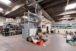 #2638342 Fabbricato industriale con cortile e accessori