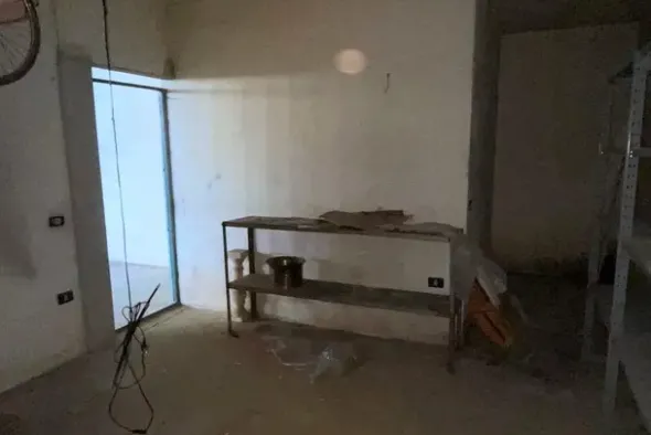 #19454 Fabbricato uso magazzino con cortili privati