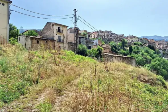 #23258 Fienile al piano terra e primo