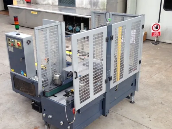 FORMATORE AUTOMATICO PER CASSE IN CARTONE