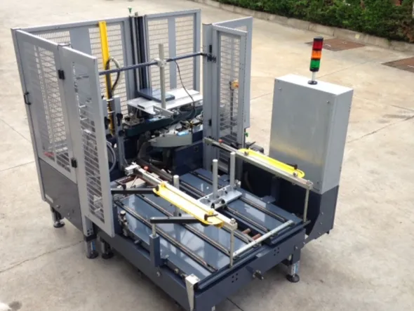 FORMATORE AUTOMATICO PER CASSE IN CARTONE