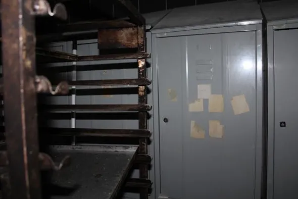 43#3961 Forno a legna in muratura con bruciatore e attrezzatura
