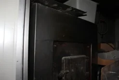 43#3961 Forno a legna in muratura con bruciatore e attrezzatura