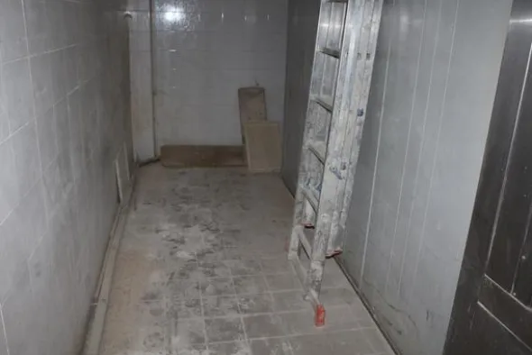 43#3961 Forno a legna in muratura con bruciatore e attrezzatura
