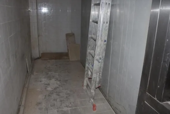 43#3961 Forno a legna in muratura con bruciatore e attrezzatura
