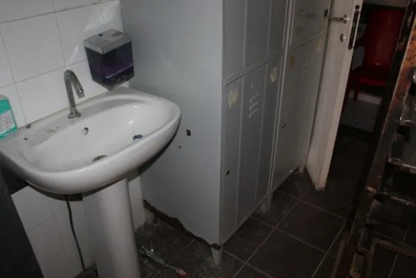 43#4902 Forno a legna in muratura con bruciatore e attrezzatura
