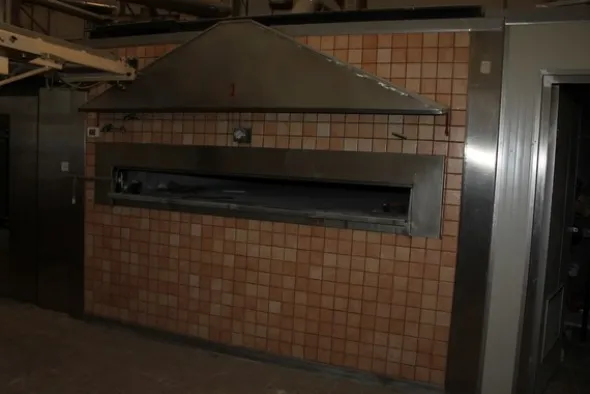 43#4902 Forno a legna in muratura con bruciatore e attrezzatura