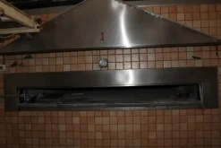43#4902 Forno a legna in muratura con bruciatore e attrezzatura