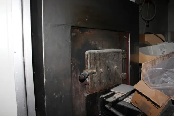 43#4902 Forno a legna in muratura con bruciatore e attrezzatura