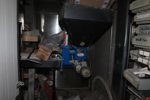 43#4902 Forno a legna in muratura con bruciatore e attrezzatura