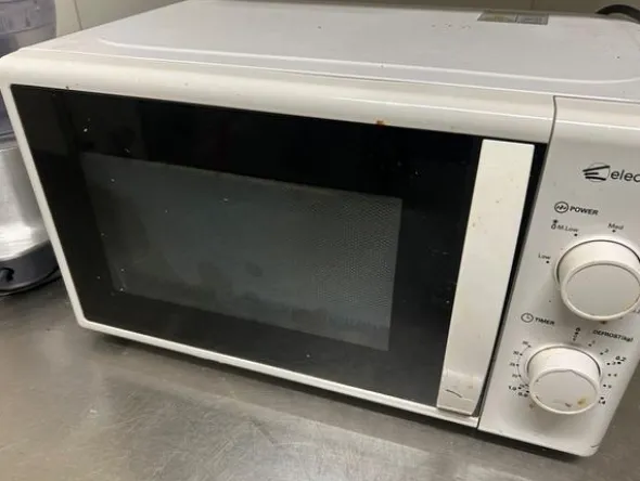 65#8671 Forno a microonde e mixer